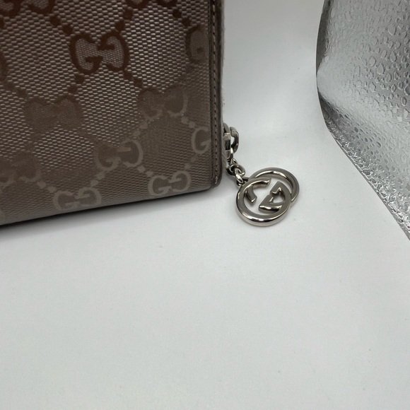 Vintage Gucci wallet. With a Gucci charm. - Picture 2 of 10